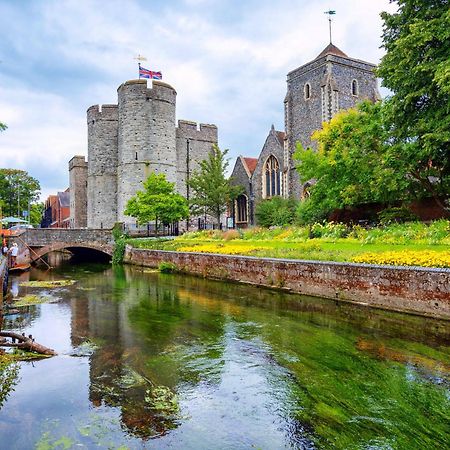 Broadway'S Canterbury City Escape Extérieur photo