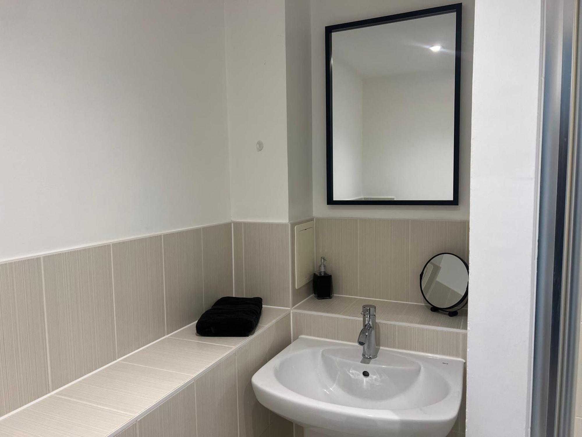 Broadway'S Canterbury City Escape Extérieur photo