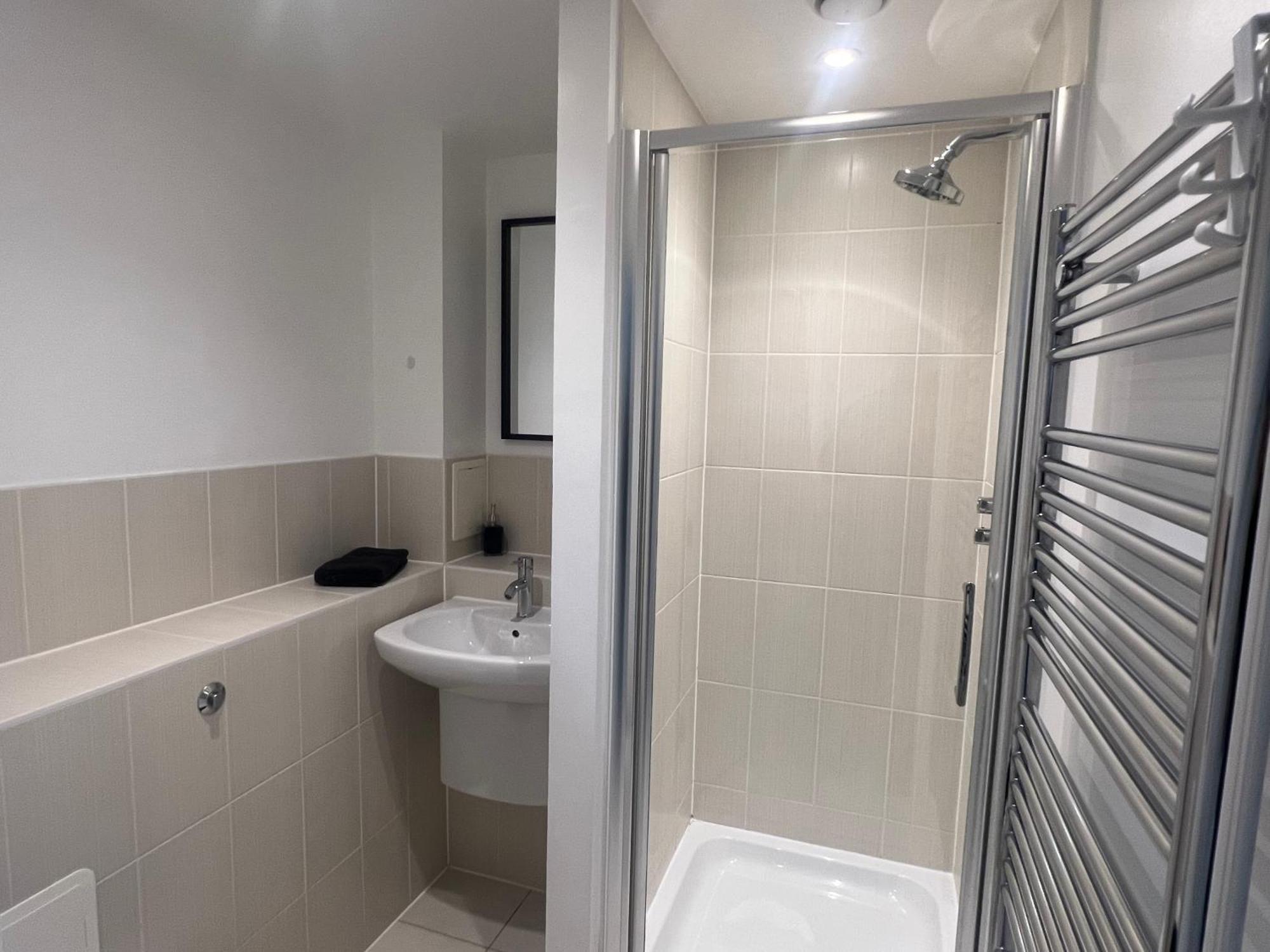 Broadway'S Canterbury City Escape Extérieur photo